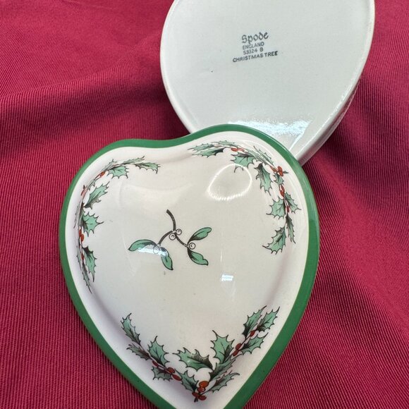 Spode Christmas Tree Heart-Shaped Covered Box Made in England - Picture 8 of 14